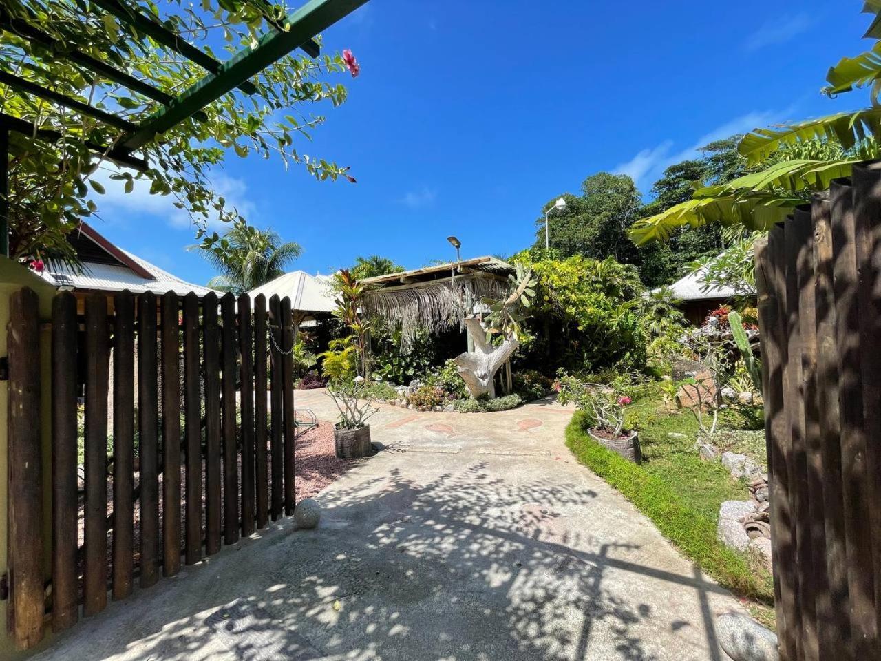 La Digue Holiday Villa Exterior photo