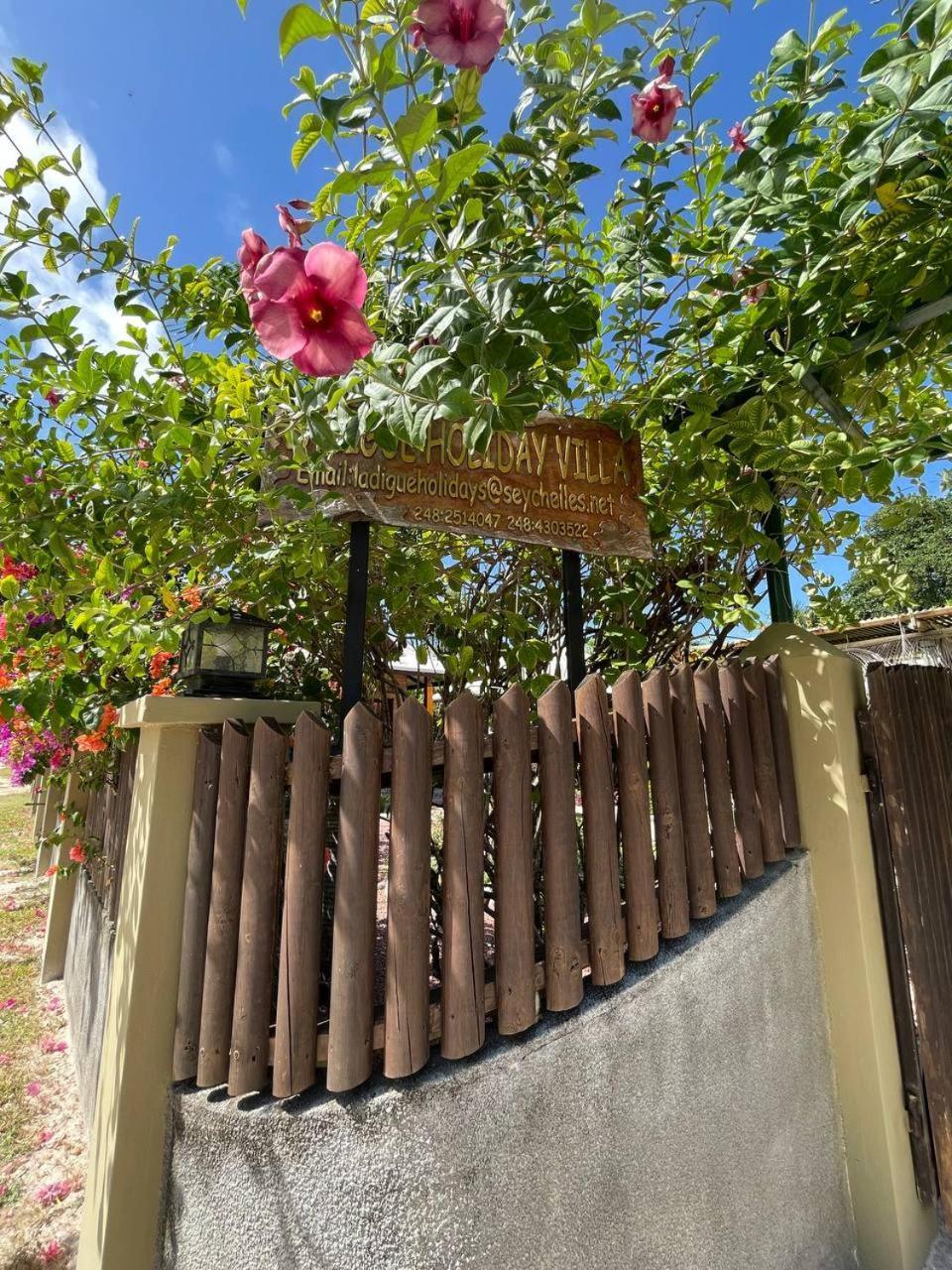 La Digue Holiday Villa Exterior photo