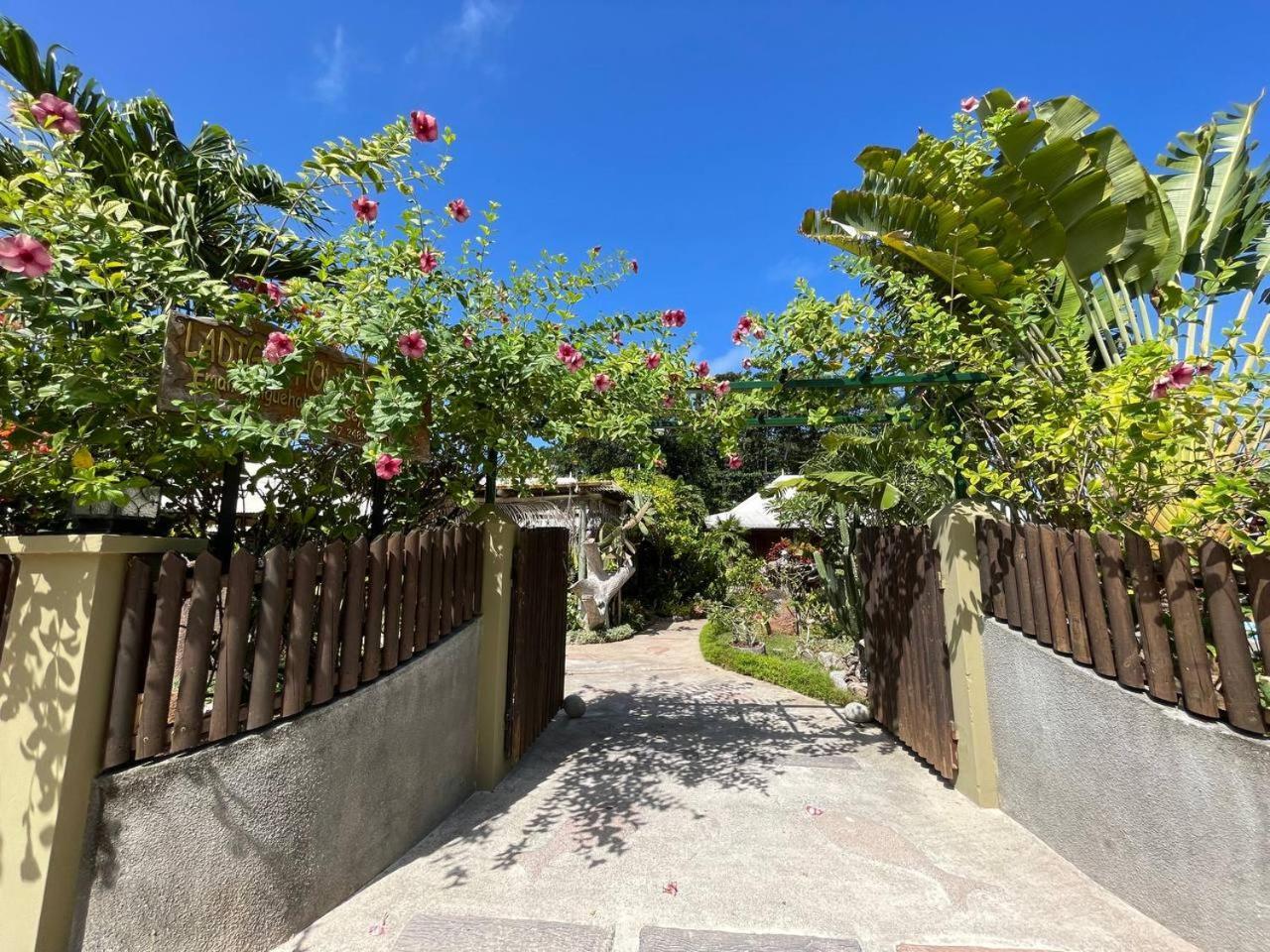 La Digue Holiday Villa Exterior photo